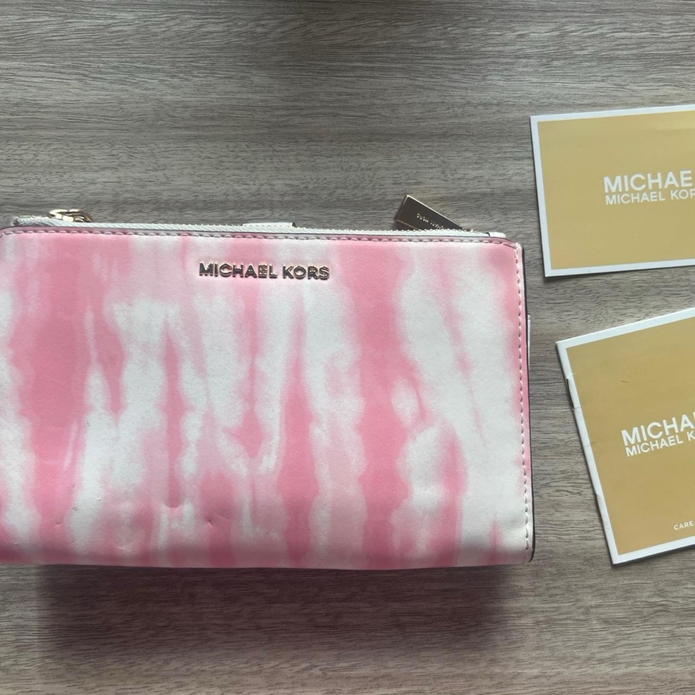 Michael Kors White Wallet with Card Slots